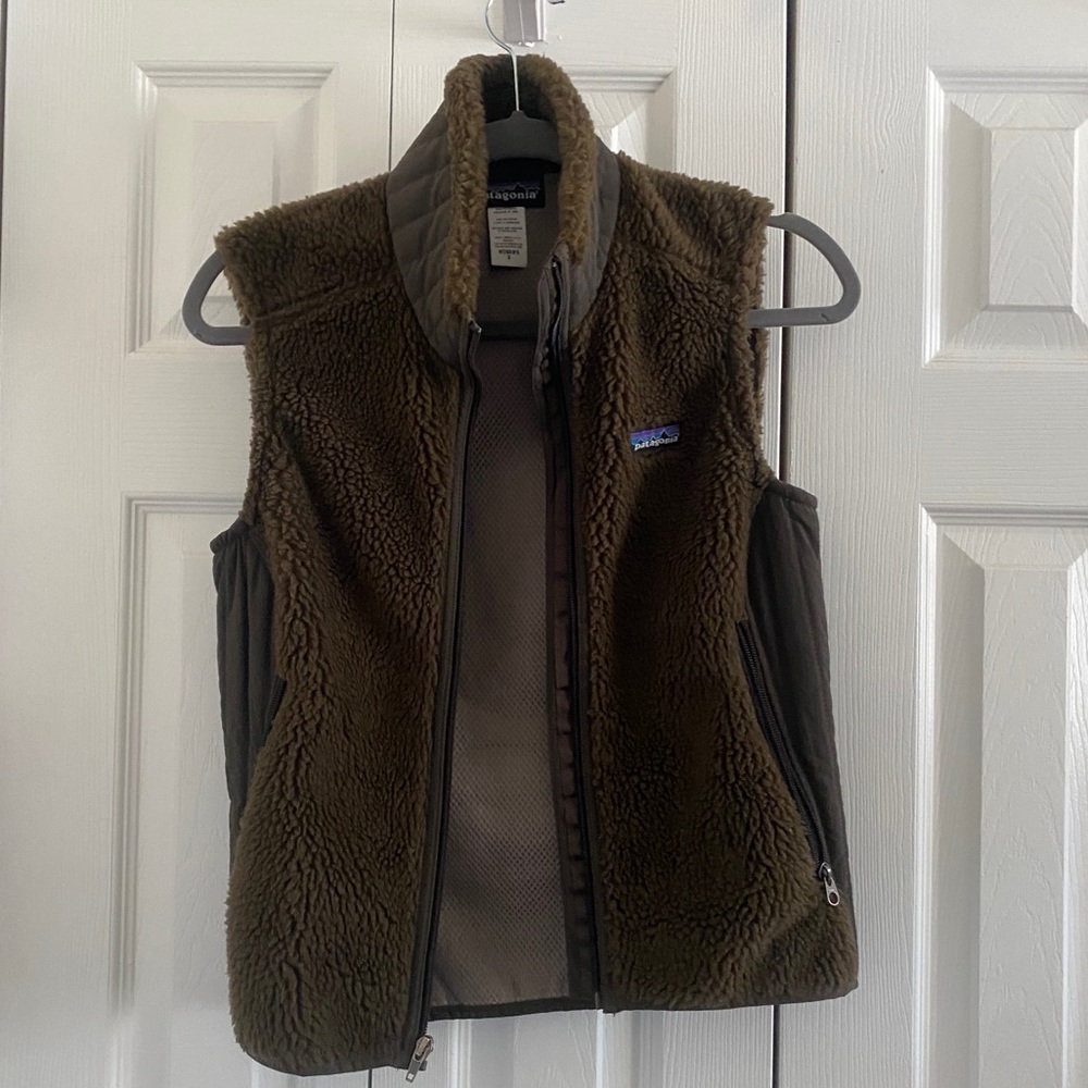 Patagonia dark brown sherpa vest